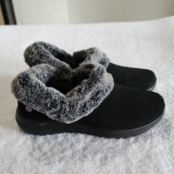 Skechers Go Lounge Faux Fur Joy Suede Slip On Shoes / Slippers - Picture 4 of 9
